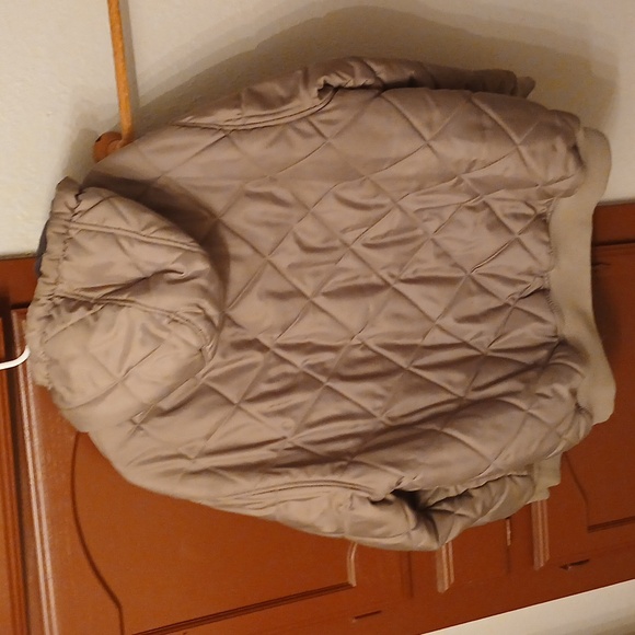 🧡RedHead Tan Puffer Jacket with Quilted Design and Hood - Picture 2 of 9